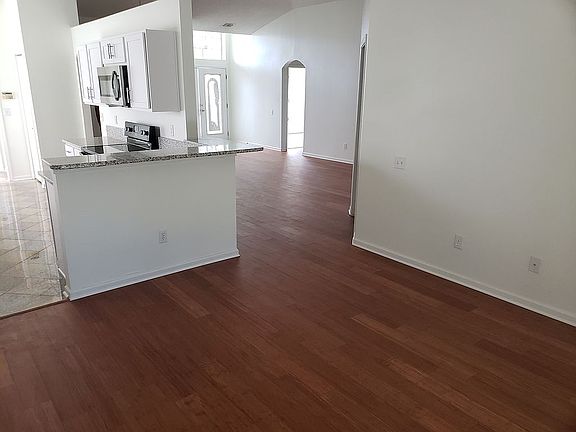 5th image of 693 Cherry Bark Dr N