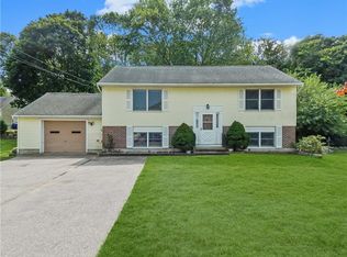 63 Oak St, Westerly, RI 02891