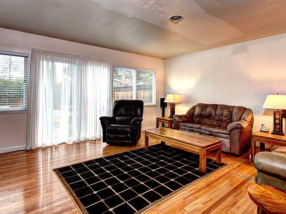 4th image of 1793 Branham Ln