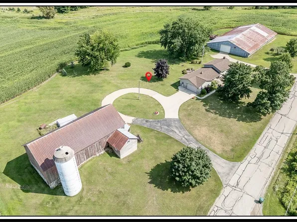 N3212 Bean City Rd, New London, WI 54961