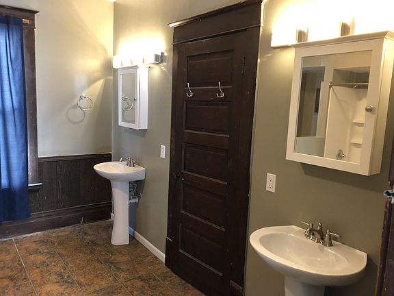 4th image of 82 1/2 W 17th St