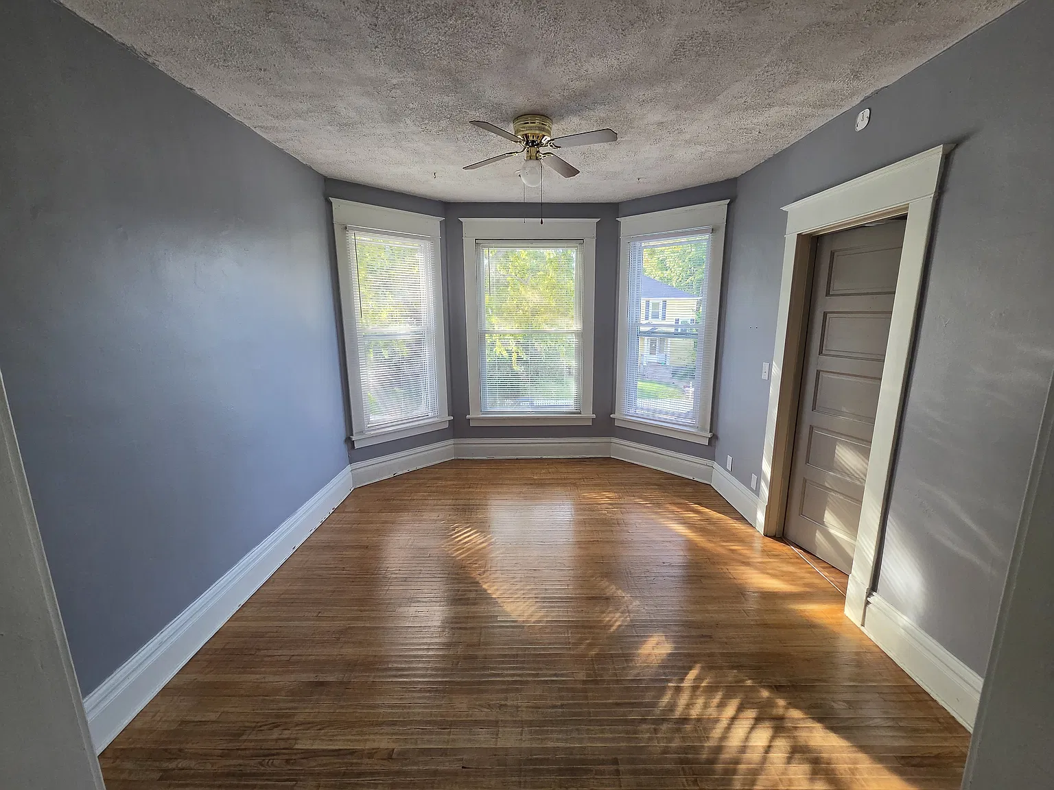 2 bed, 892 sqft, $975 — Photo 2