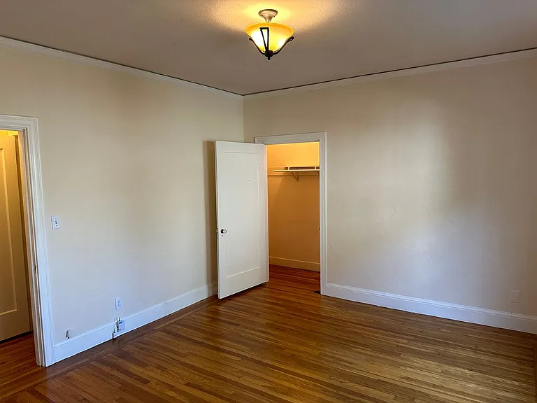 2124 McKinley Avenue — Photo 5