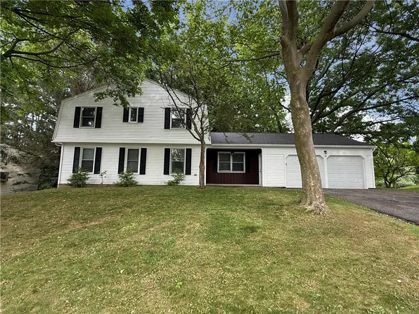 118 S Ridge Trl, Fairport, NY 14450