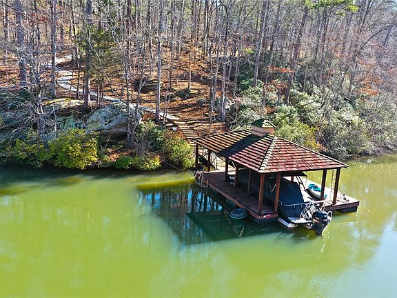 5th image of 653 Aqua View Dr