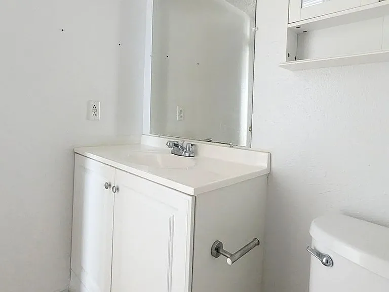 Bennett Place Apartments — Photo 37