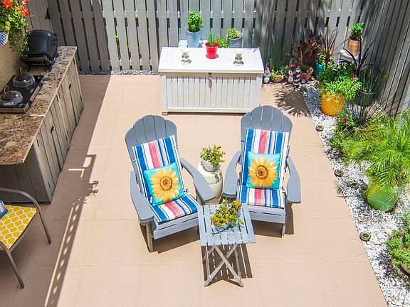 5th image of 330 S Waverly Pl APT 10A