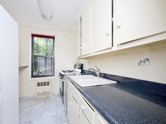 3rd image of 2550 Independence Ave APT 2H