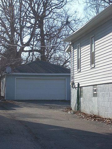 2nd image of 1923 Cora St