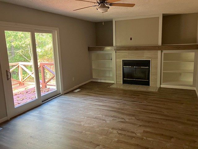 1st image of 2696 Camelot Dr