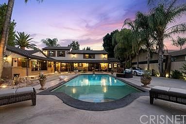 1st image of 22438 Burbank Blvd