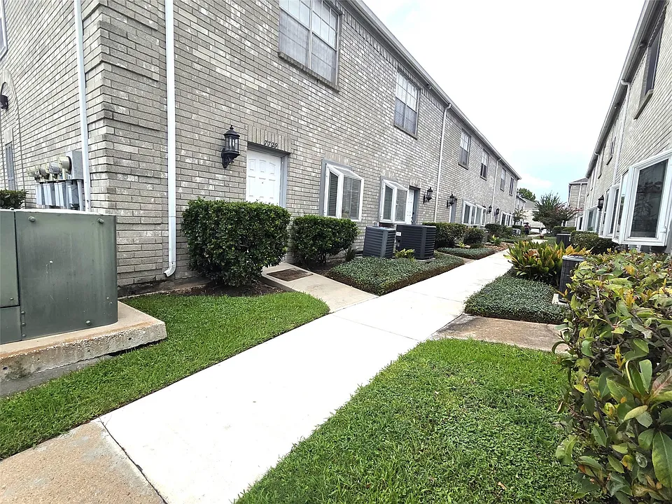 7727 Cambridge St #7727