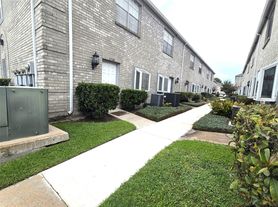7727 Cambridge St, Houston, TX