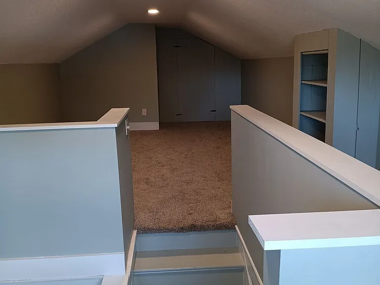 1005 Main St E — Photo 5