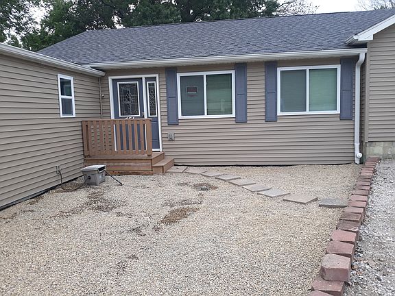 2nd image of 451 E Hoehn St