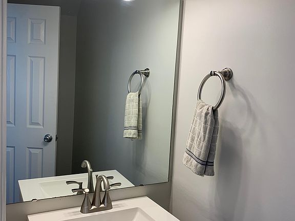 5th image of 2110 Magnolia Ln