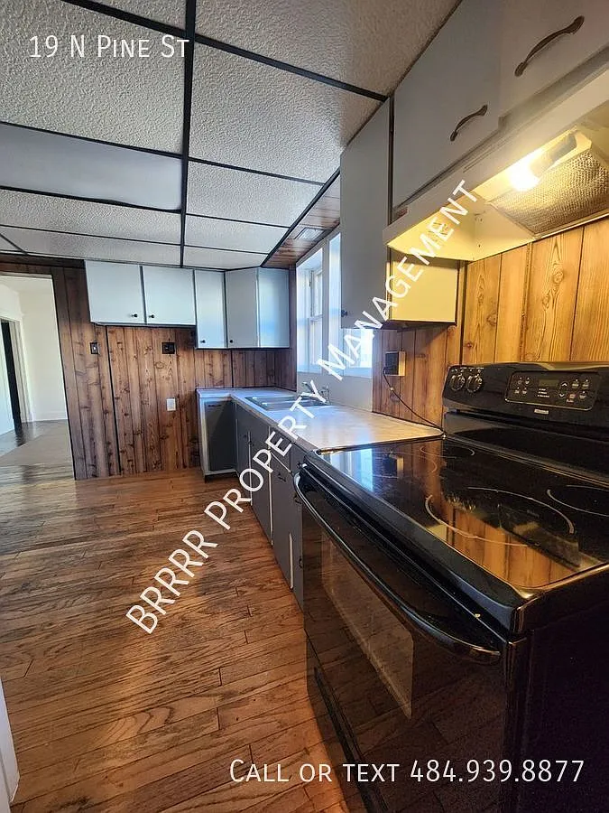 3 bed, 1.5 bath, $1,095 — Photo 3