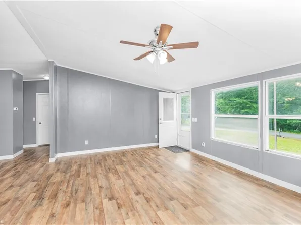 6010 Elkvue Dr, Pfafftown, NC 27040