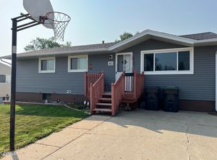 411 12th St NW, Mandan, ND 58554