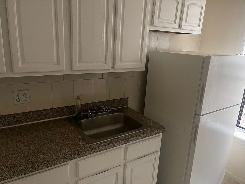 2nd image of 4011 Kings Hwy #2T
