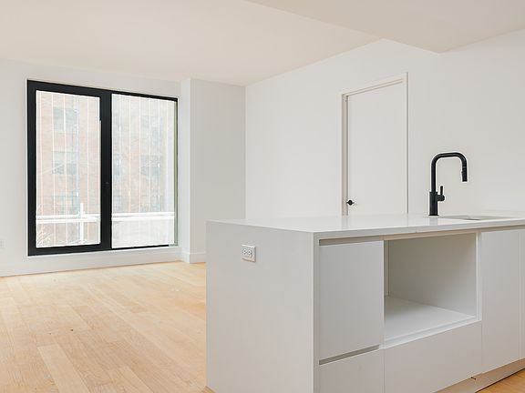 4th image of 212 W 124th St #312