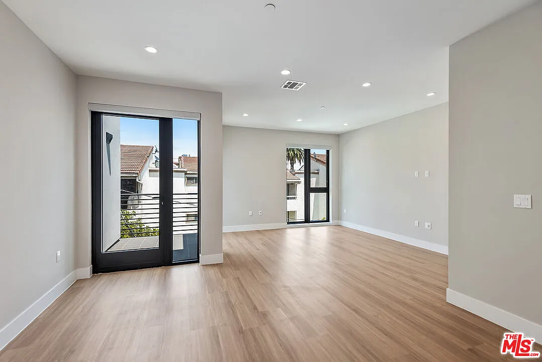 3 bed, 2.5 bath, 1747 sqft, $5,995 — Photo 3