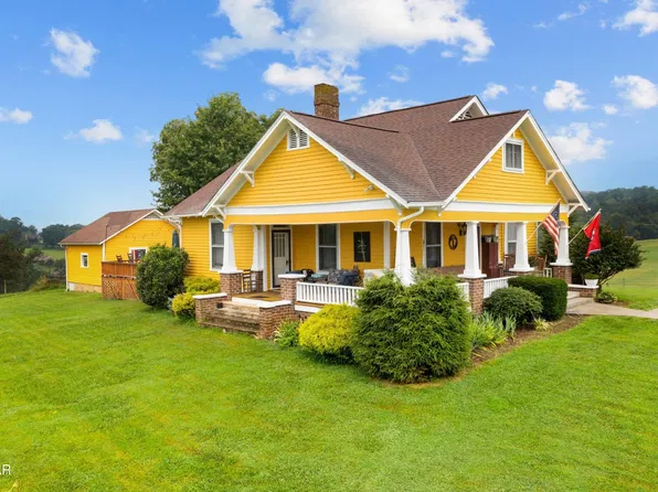 1014 Hillview Dr, Dandridge, TN 37725