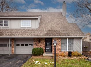 2926 SW Foxcroft 2 Ct, Topeka, KS 66614