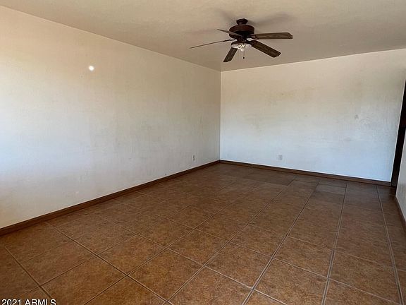 3rd image of 732 E Vista Del Cerro Dr