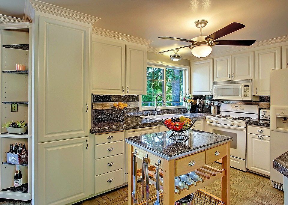 1st image of 8607 NE 135th St