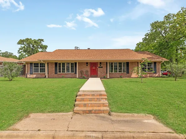 2405 Burton Dr, Bryan, TX 77802