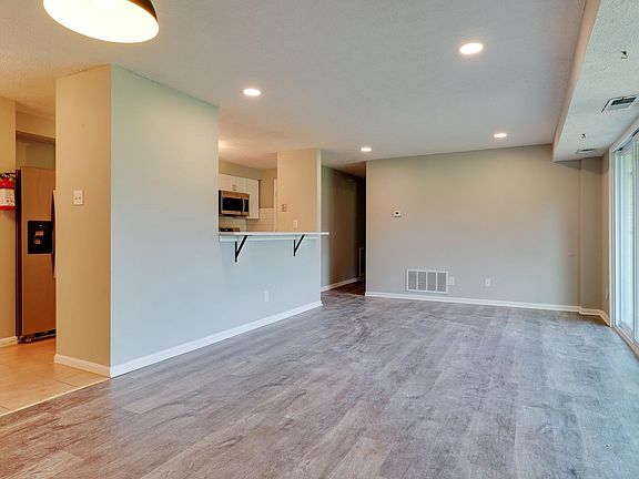 5th image of 140 Kenwood Dr