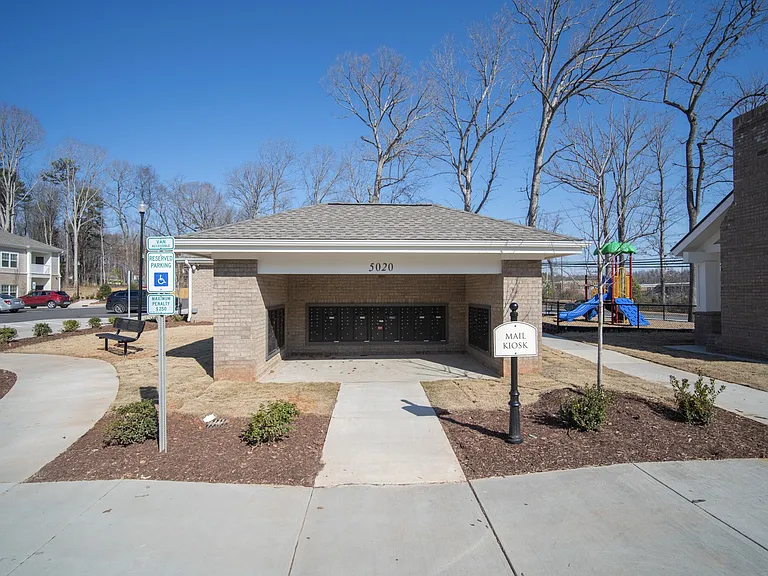 Parkside at Hickory Grove — Photo 21
