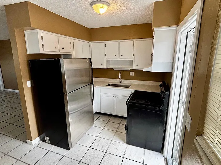1136 NW 8th Ave #1 — Photo 1