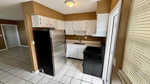 1136 NW 8th Ave #1-3 Photo 1