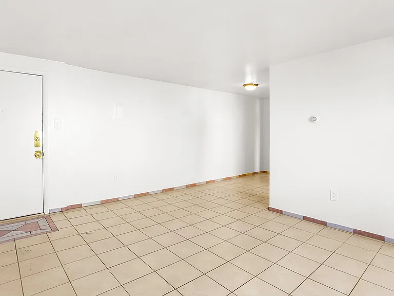 Camelot Apartments — Photo 34