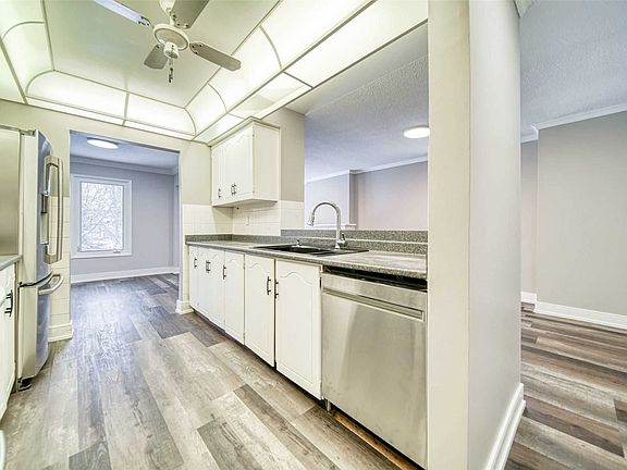 3rd image of 1060 Bridlewood Trl