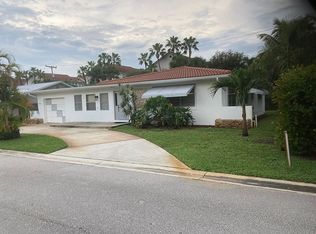 102 Park Ln E, Hypoluxo, FL 33462