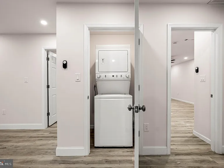 437 W Girard Ave #39-4 — Photo 8