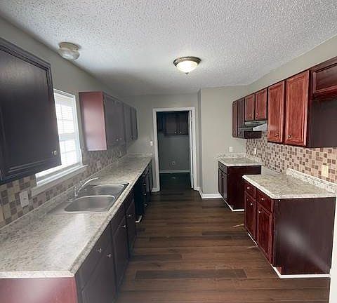 4th image of 1 Lanford Dr