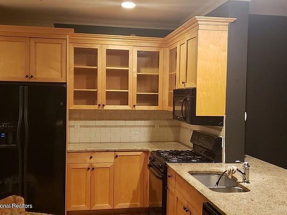 3rd image of 501 Atlantic Ave Unit D