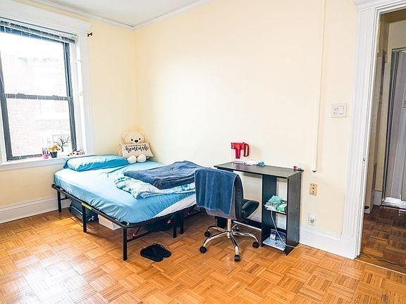 3rd image of 51 Park Dr APT 25
