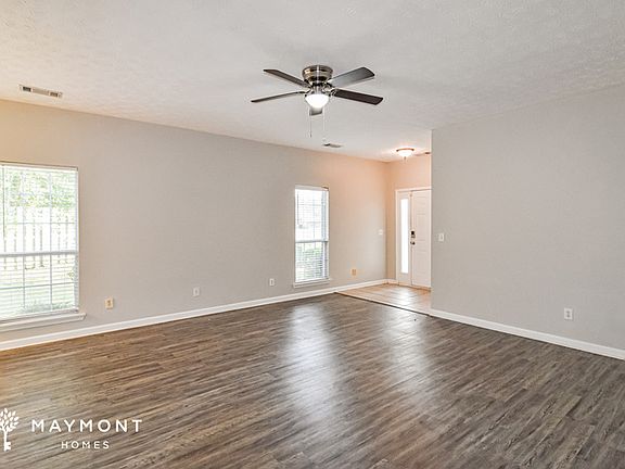 3rd image of 718 Sandy Ridge Ct