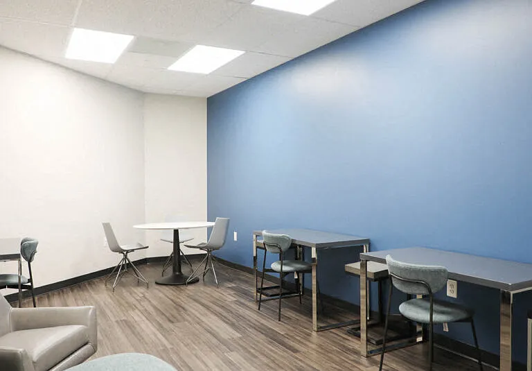 Business Lounge w/ Free Printing