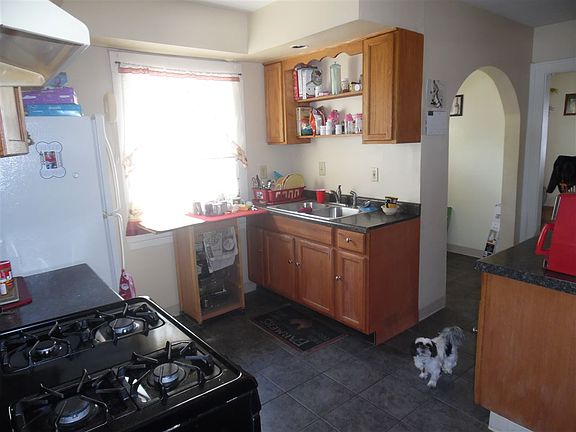 4th image of 216 Niles Ave