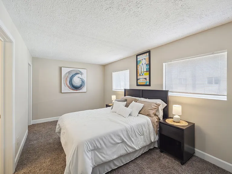 Saratoga Apartments - STA — Photo 5