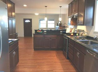 302 W Vine St, Fleetwood, PA 19522