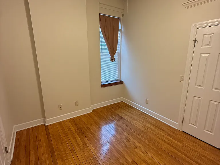 Chapel Hill Apartments — Photo 15