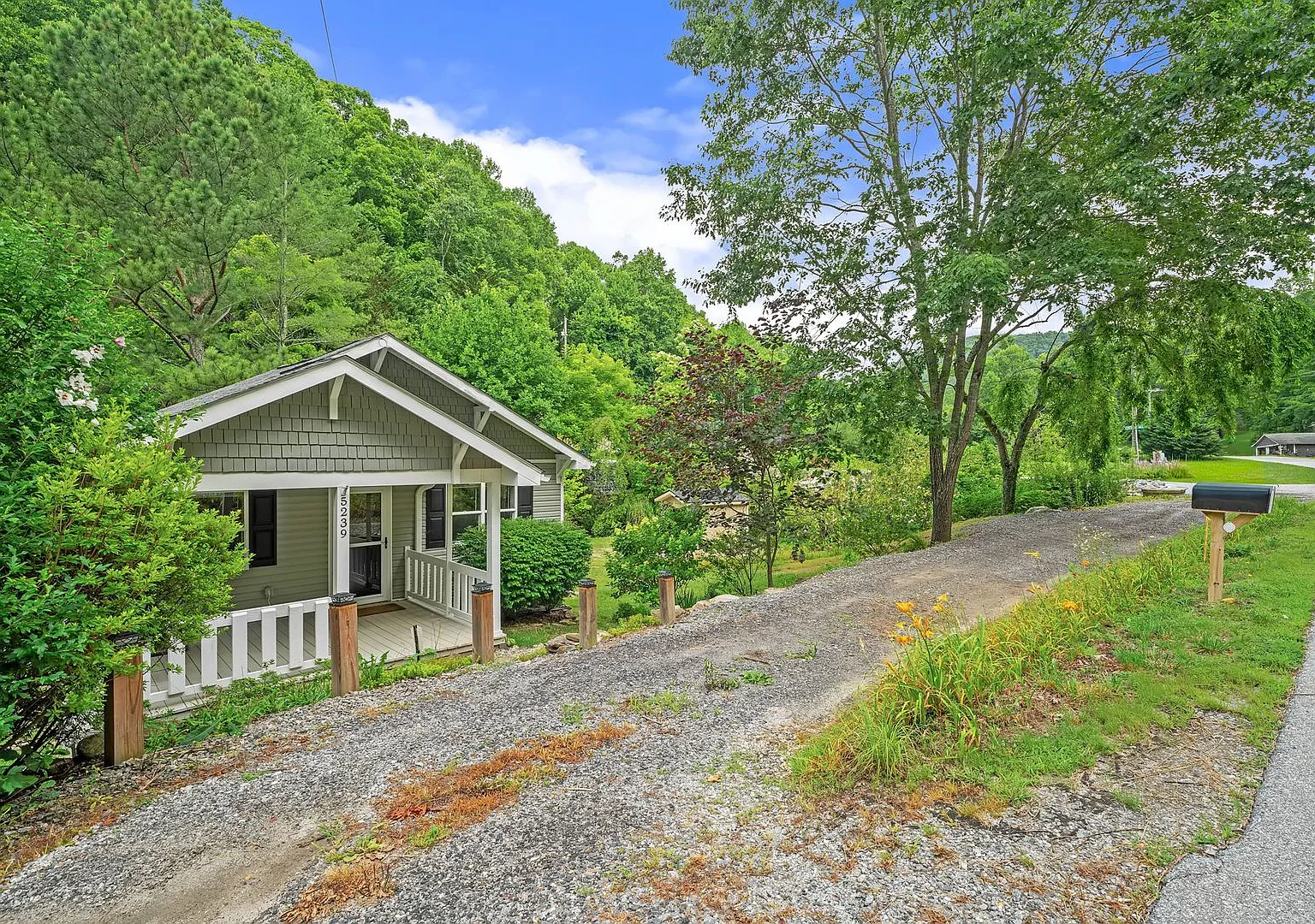 Fantastic 2 Bedroom 1 Bath in the Gerton Area — Photo 3