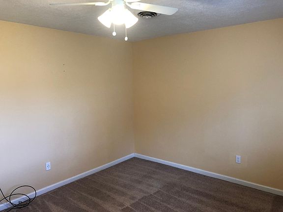 4th image of 404 Lincolnshire Dr
